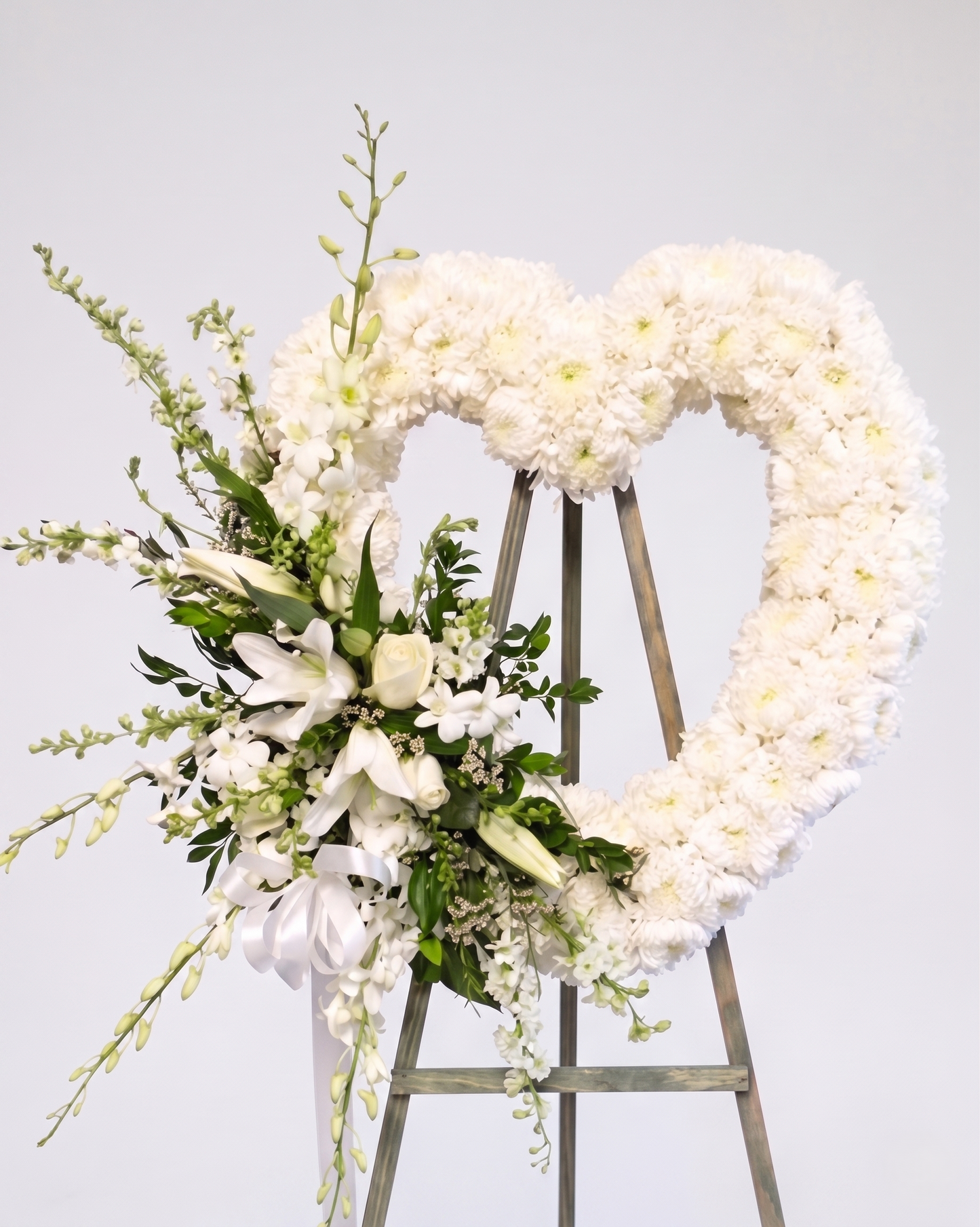 White Heart Sympathy Arrangement / Hawaii Funeral Flower